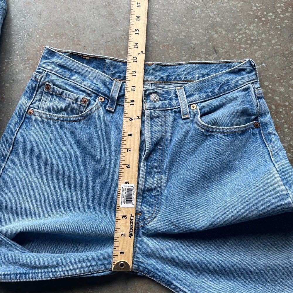 Vintage 90s Levis 501 Mens 30 (30x35) Light Wash Button Fly Jeans Made in USA - Picture 11 of 12